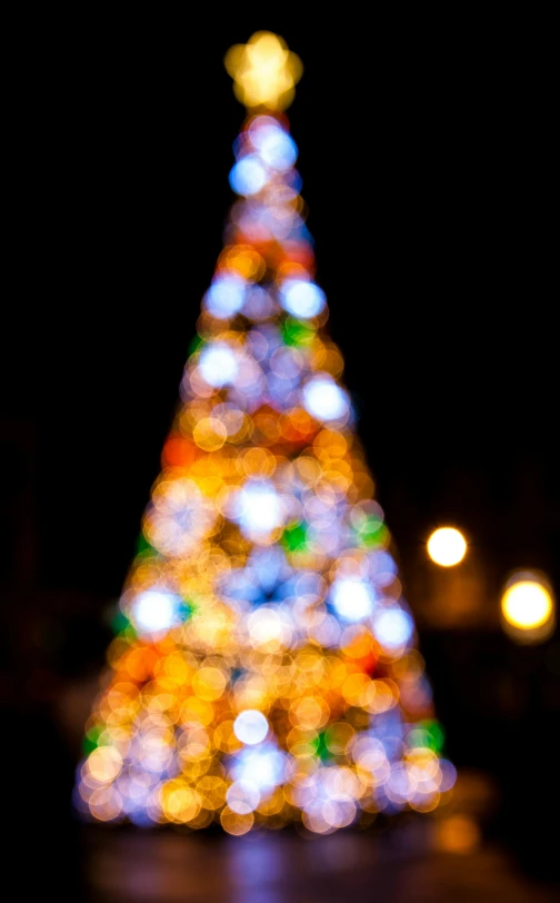 there is a blurry picture of a large christmas tree