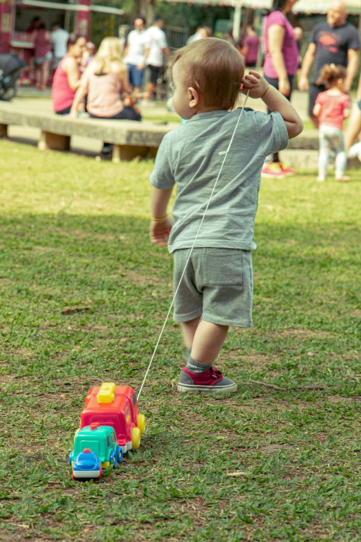 the small child is looking at soing in the field