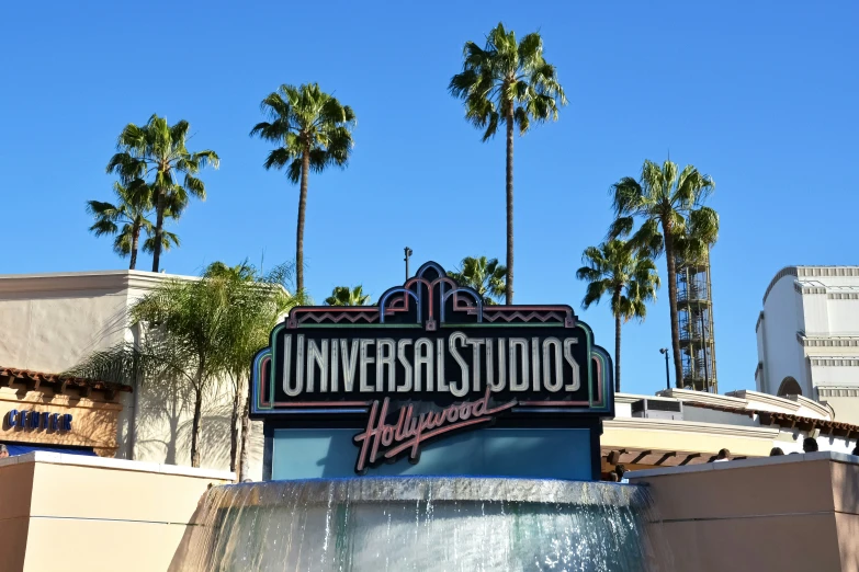 the entrance to universal studios is covered by palm trees