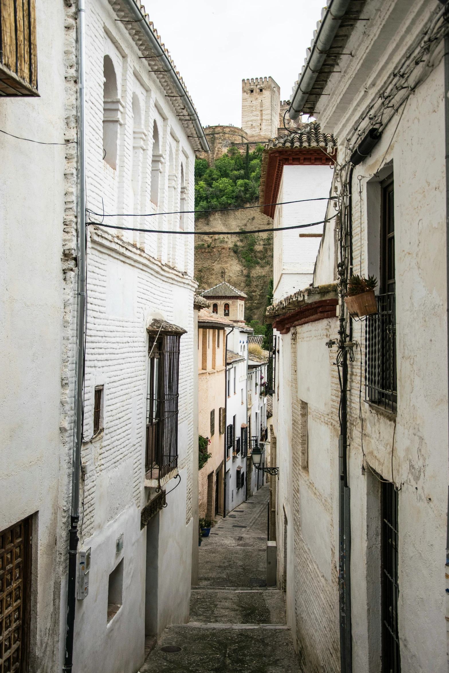 a narrow alley with several small buildings near by