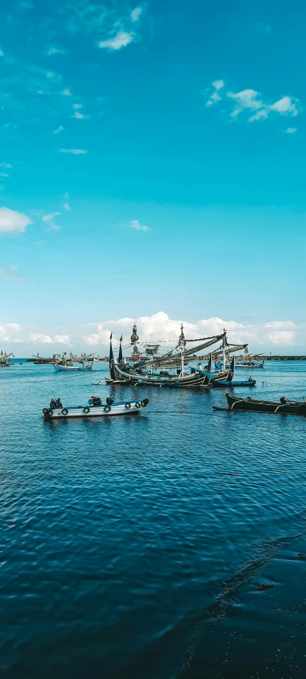 a boat that is on some water near shore