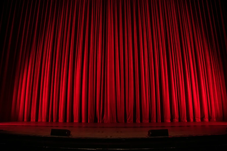 the curtain and stage with red curtains is shown