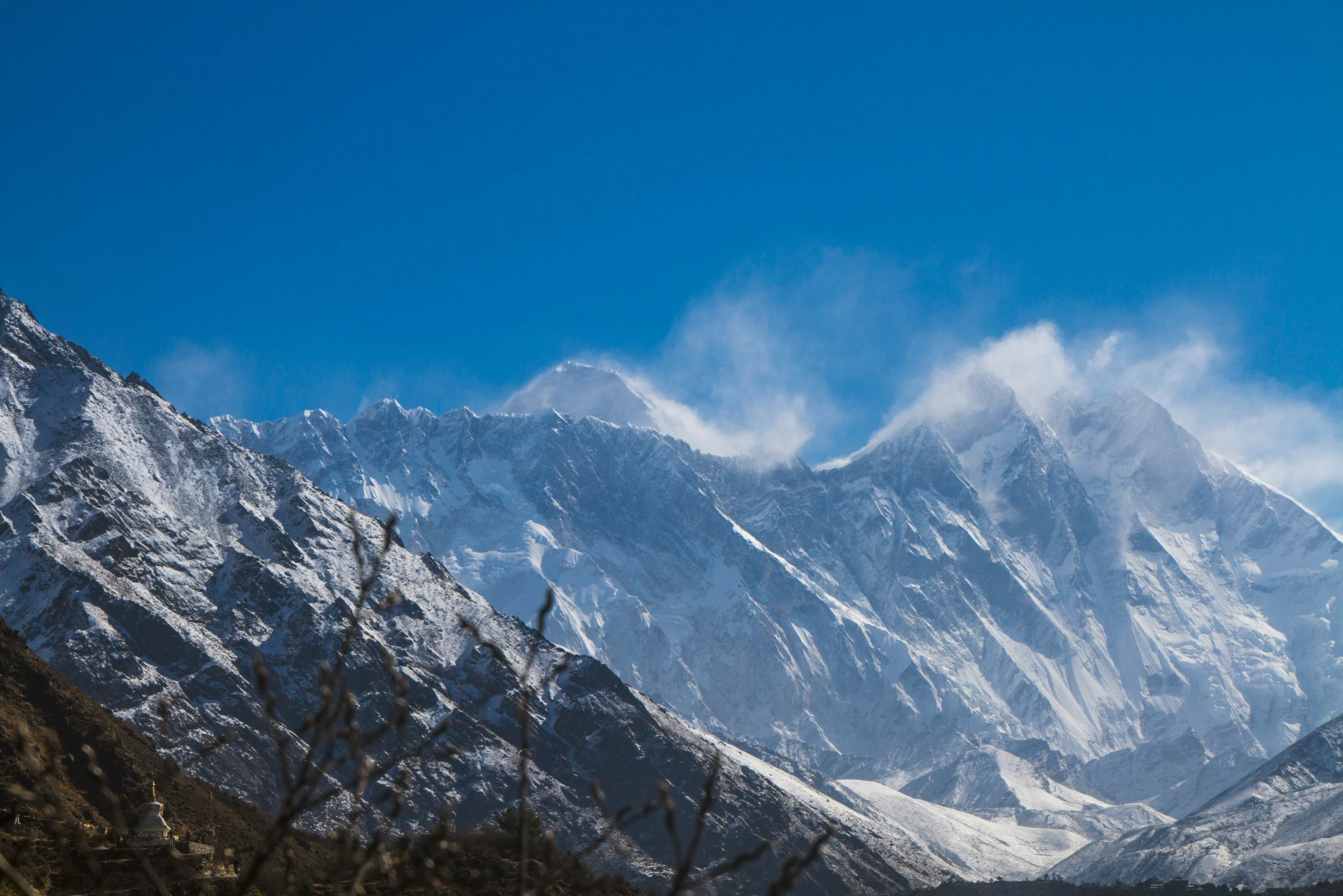 there is a snow capped mountain range in the background