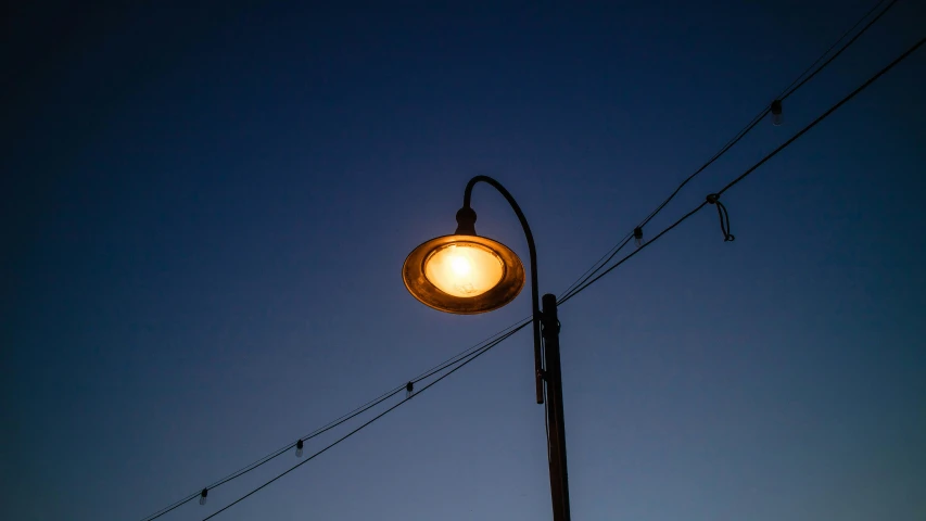 a streetlight that is on top of wires