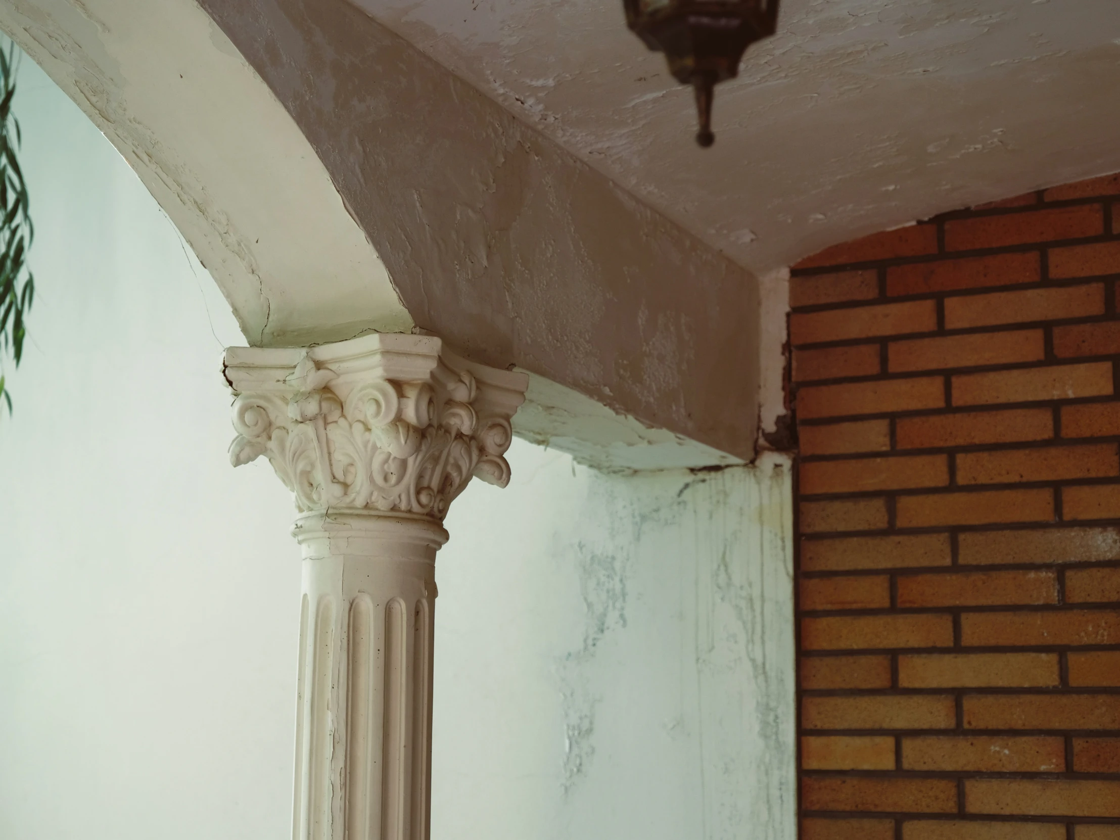 an architectural column is sitting against a wall