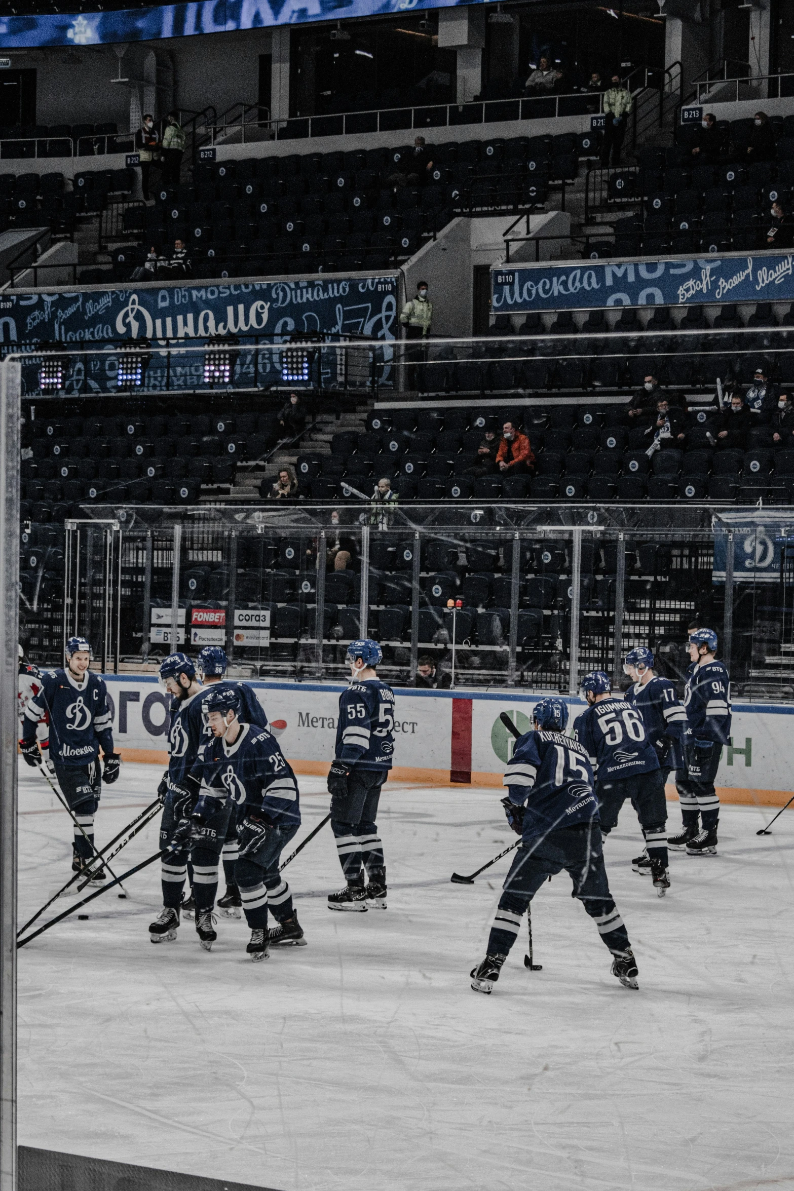 the vancouver leafs huddle together before a hockey game