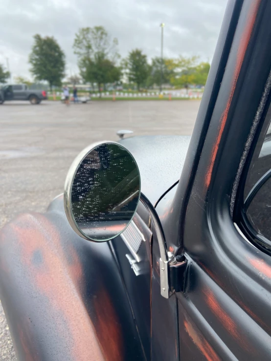 a mirror and side view mirrors on the back of a car