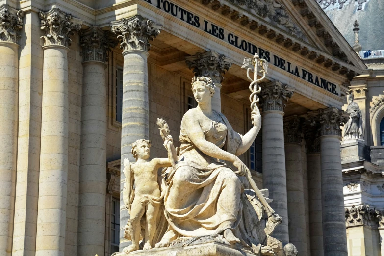 the statue is located in front of the entrance to the building