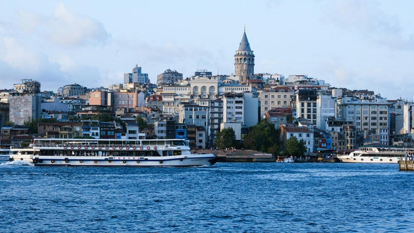 there are three boats on the water in front of a city