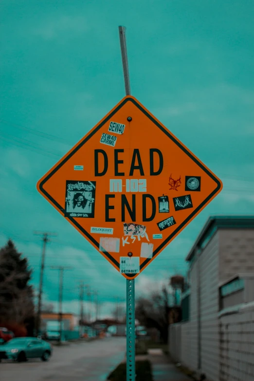 a sign that says dead end on it