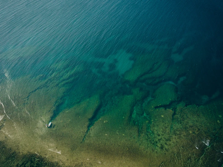 this is a view from an airplane of clear blue water