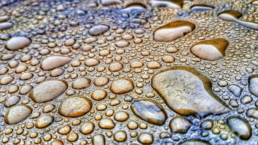 a table topped with lots of water and rocks