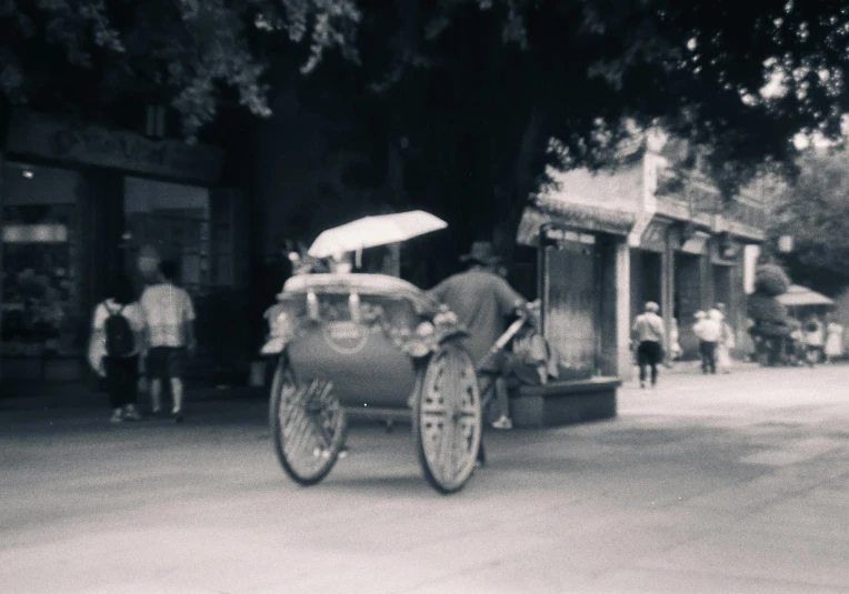 an old fashioned buggy is driving down the street