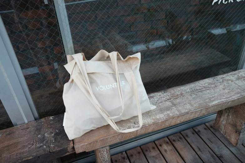 a bag is sitting on the bench by a window