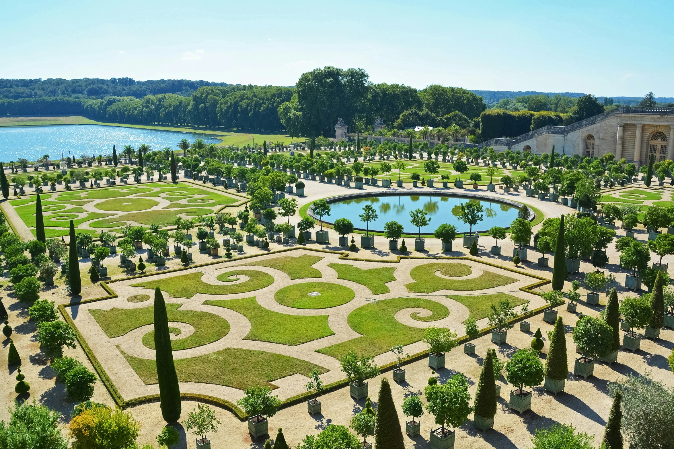 a very nice looking garden with a lake in it