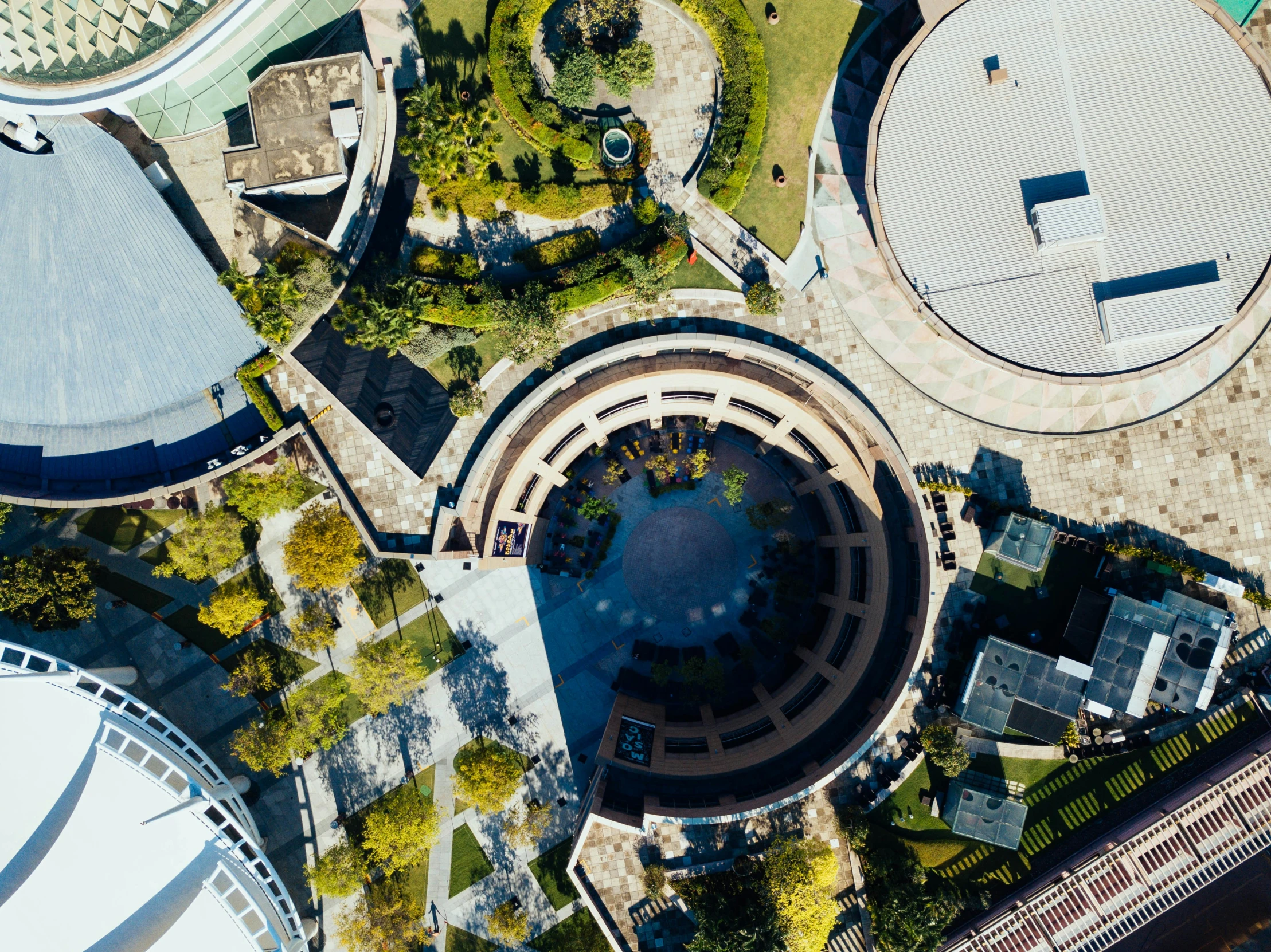 a large park filled with lots of people