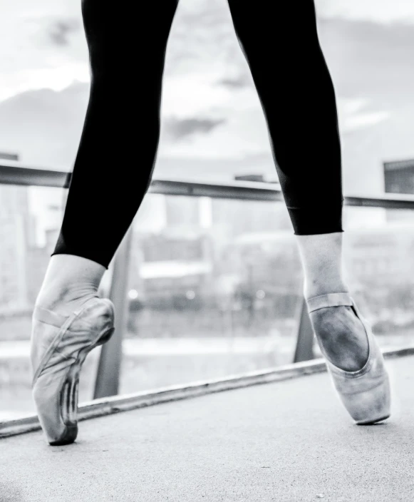 someone is wearing ballet shoes on a ledge