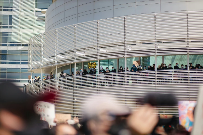 there are many people on top of the building