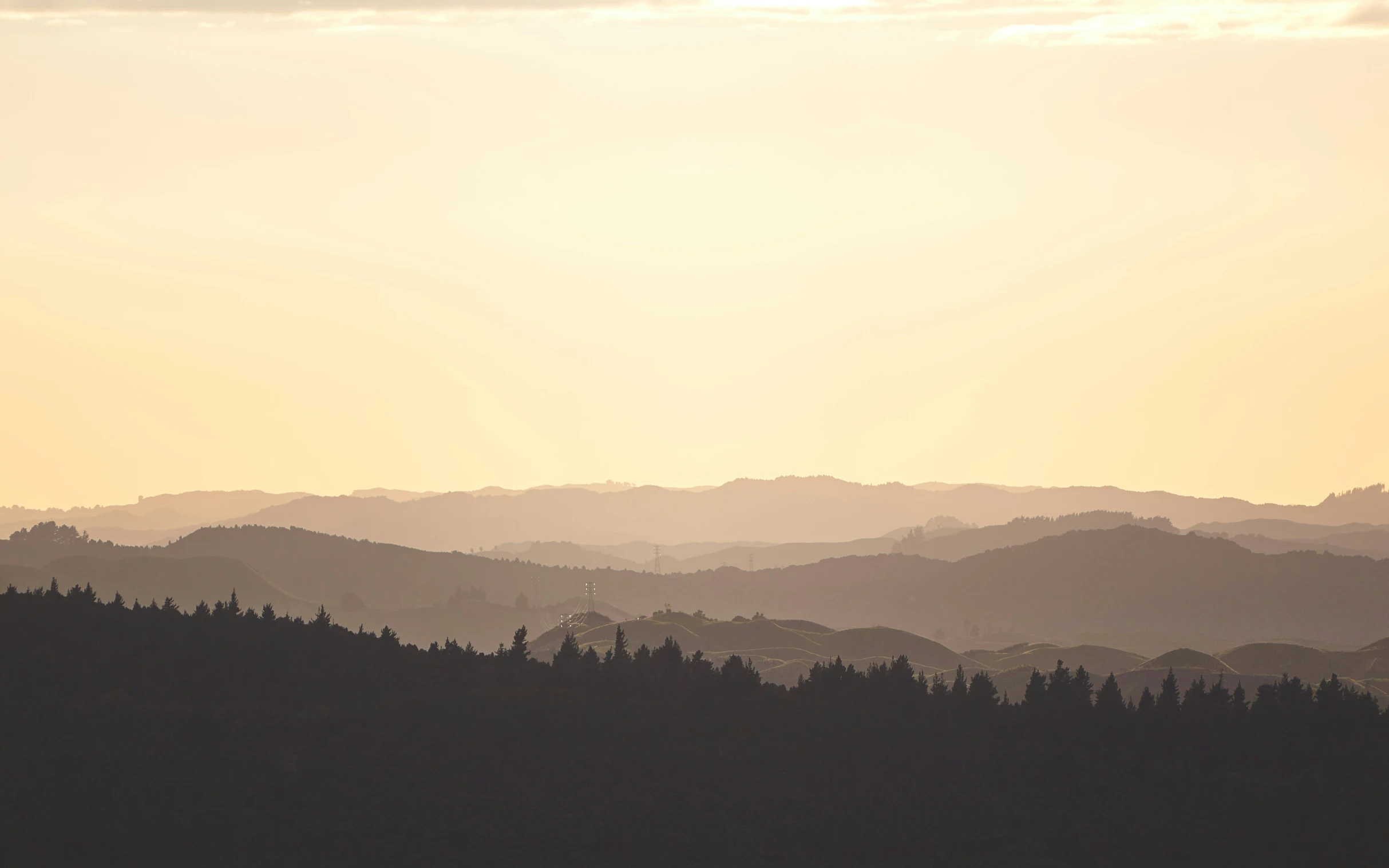 this is the skyline of a mountain range