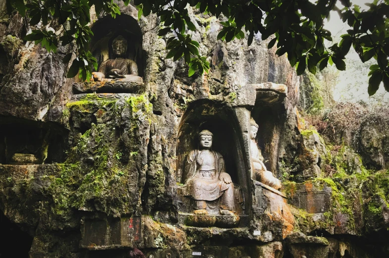 the statues are surrounded by trees and greenery