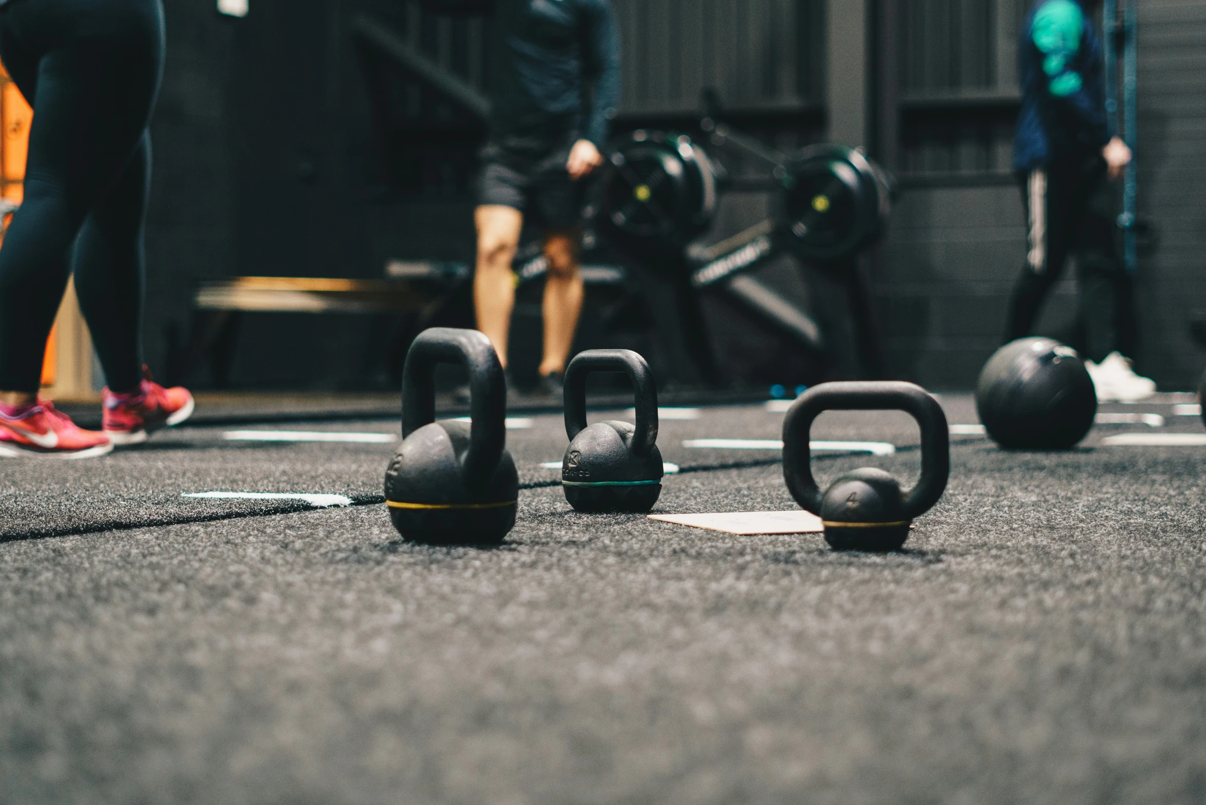 some kettles are laying on the ground outside a gym