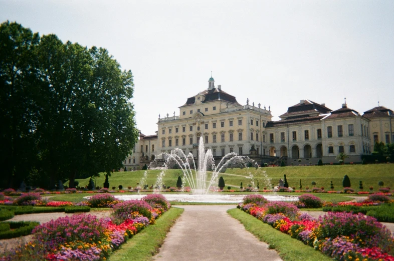 an old palace with many large garden and fountain