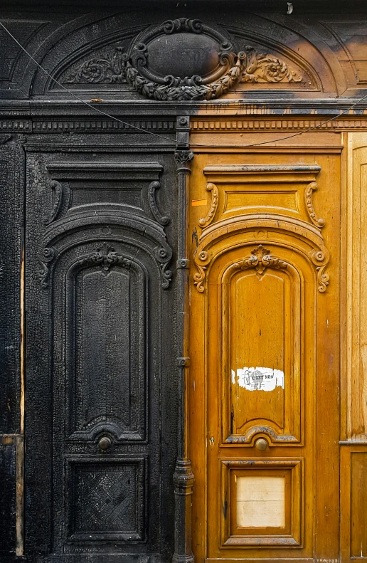 a door that is black and yellow in color