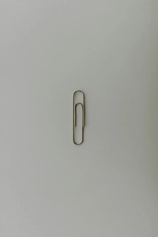 a picture of a metal handle on a wall