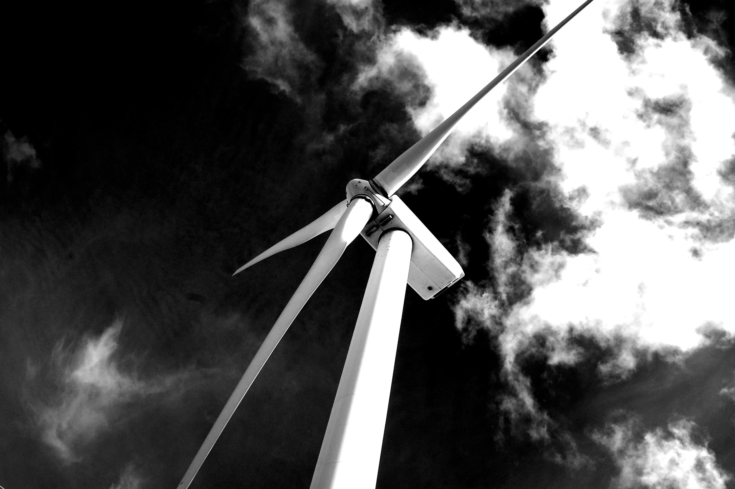 the two wind mills are spinning about, in black and white