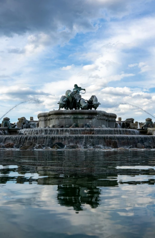 there are a lot of statues on top of the water