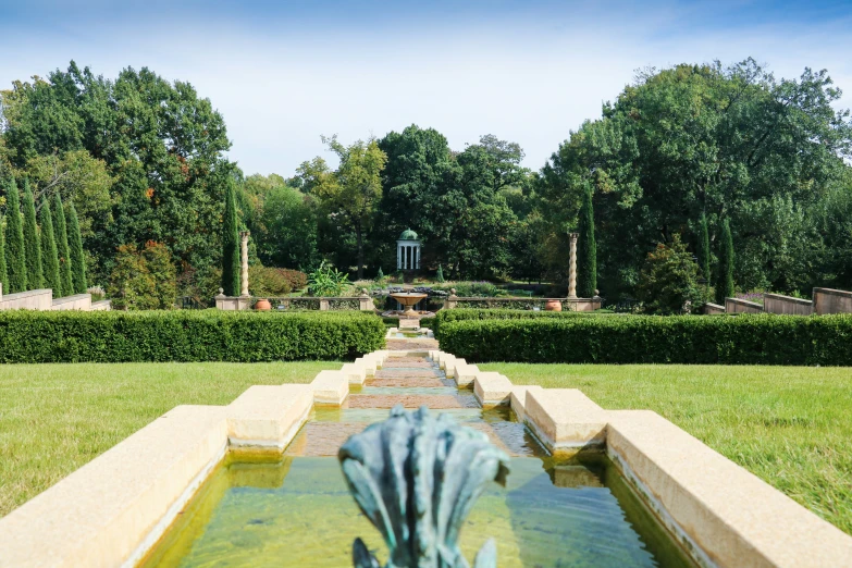 a fountain in the middle of a garden