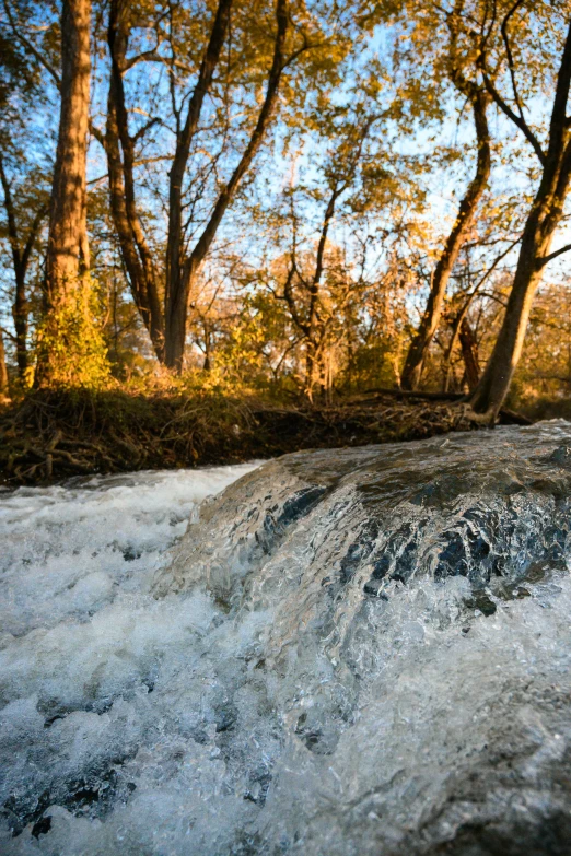 there is a wave crashing into the river