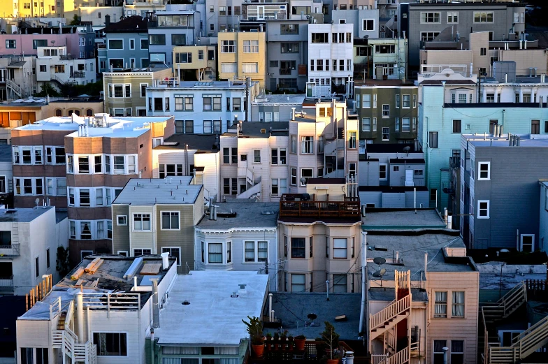 this is the view of many buildings in san francisco