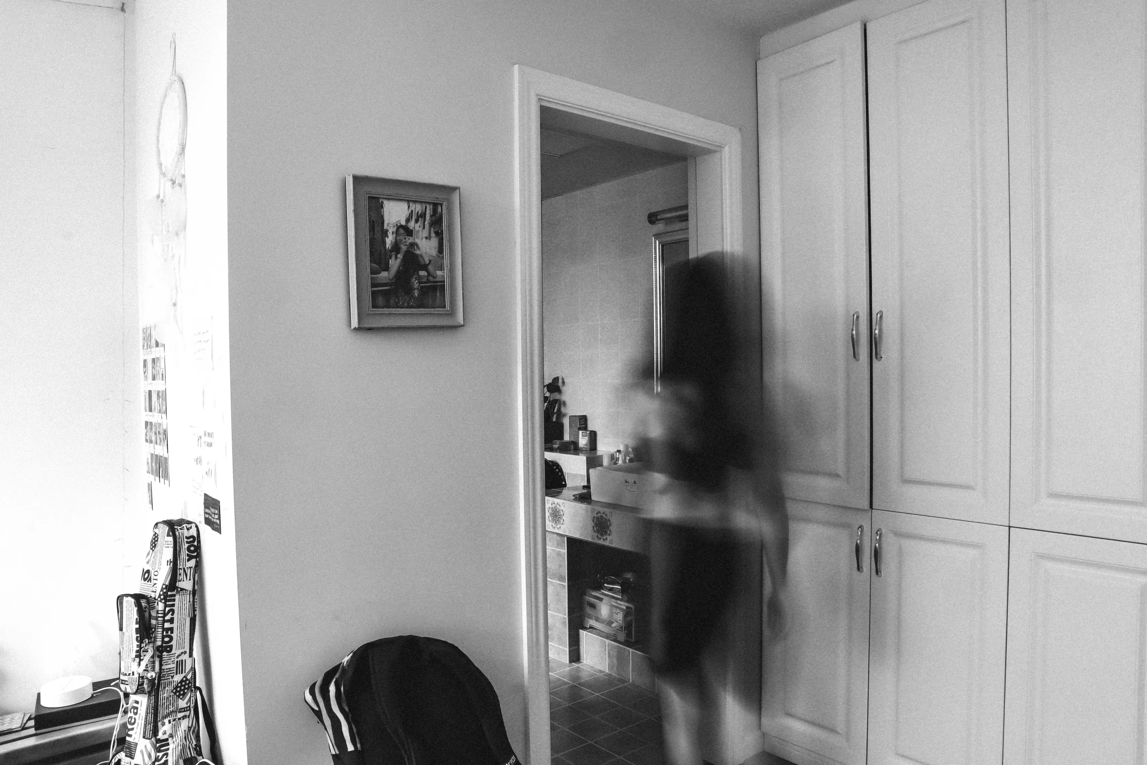 a black and white po of a room in someone's home