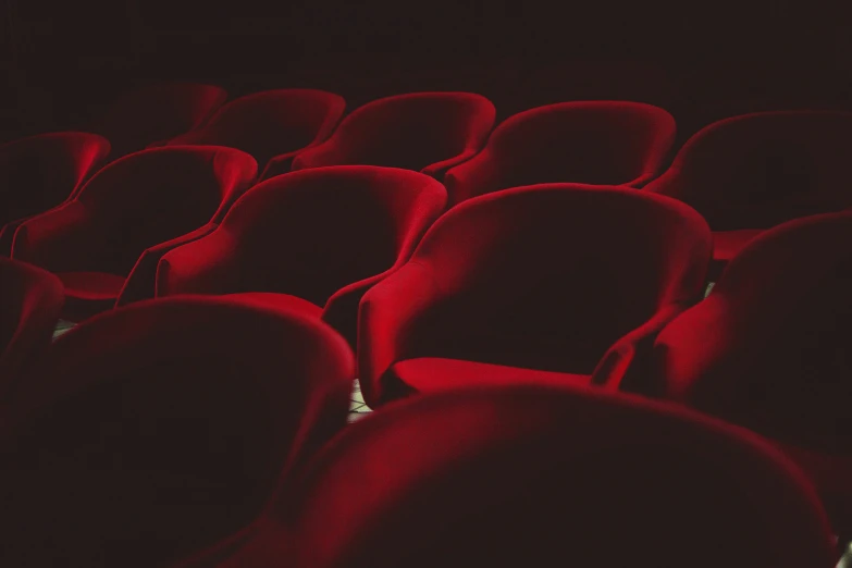 rows of chairs with chairs sitting in the middle