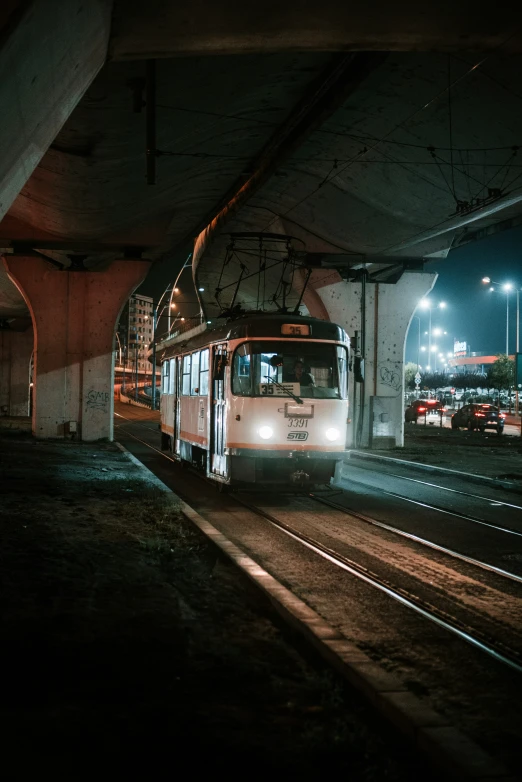 a train coming down the tracks at night