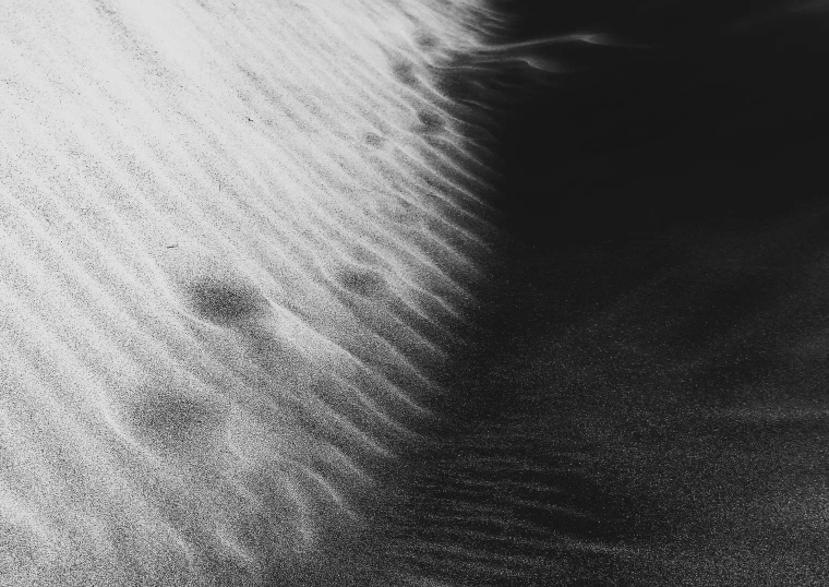 an image of white sand that is very dark