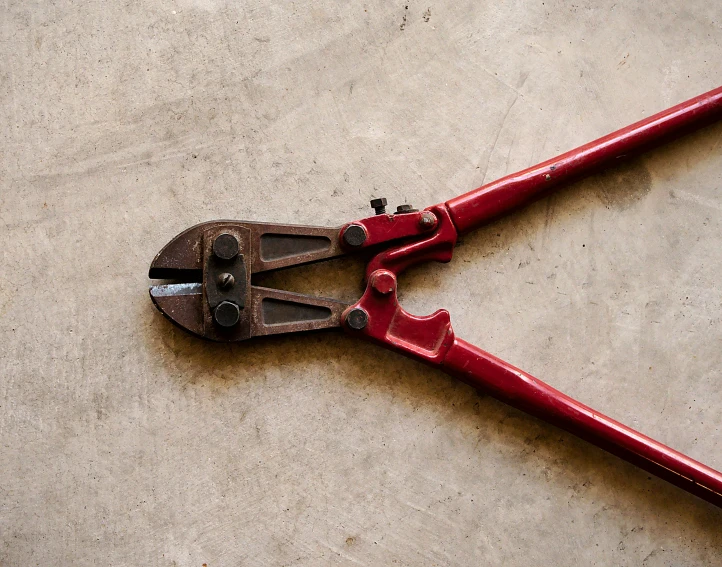 there are two pliers lying on the concrete floor