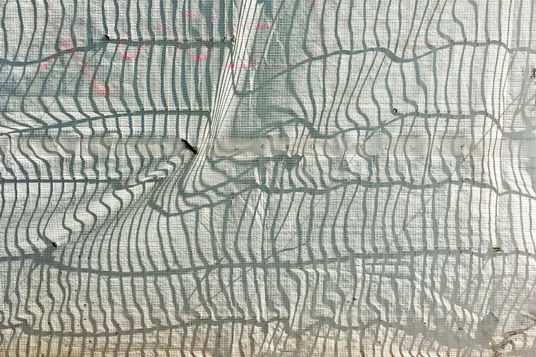 lines are drawn in a wire fabric texture