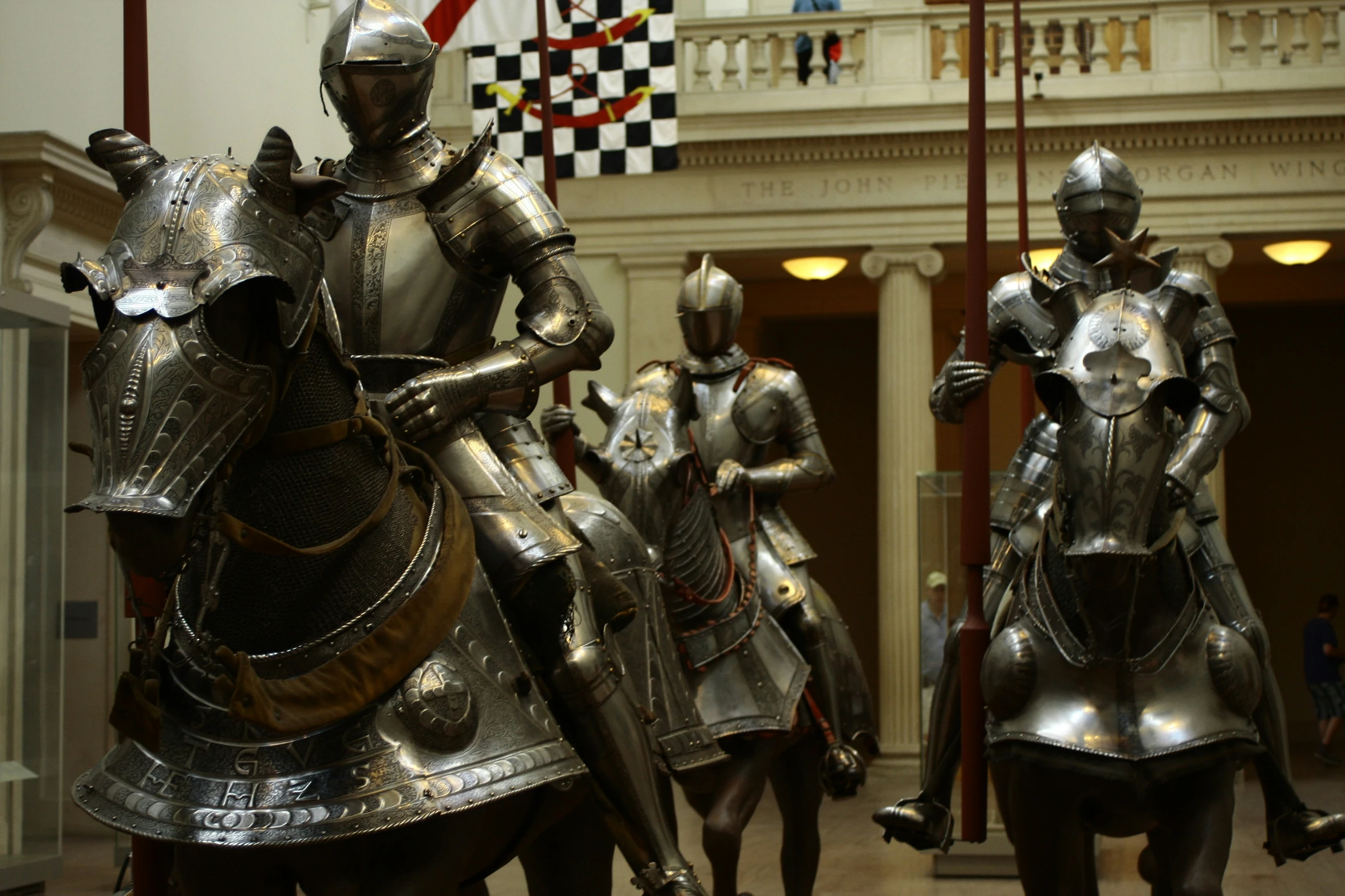 many different armor pieces are arranged in the shape of horses and knights