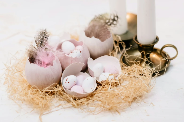 a group of little eggs that have been placed in hay