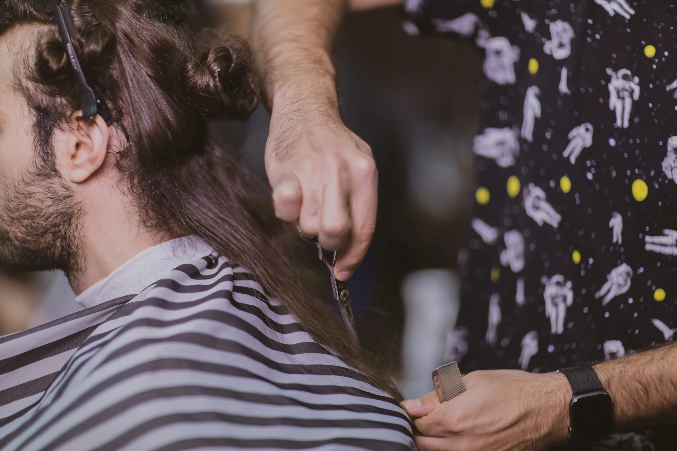 an older man is doing some kind of haircut