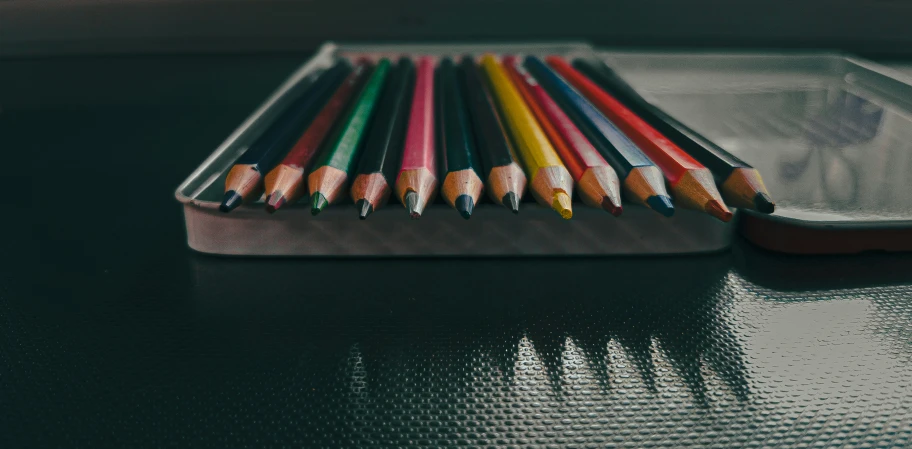 colored pencils are lined up next to each other