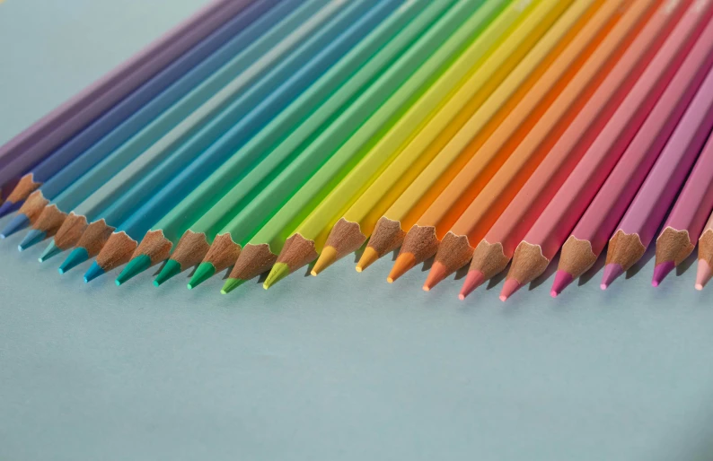 color pencils lined up in a rainbow pattern