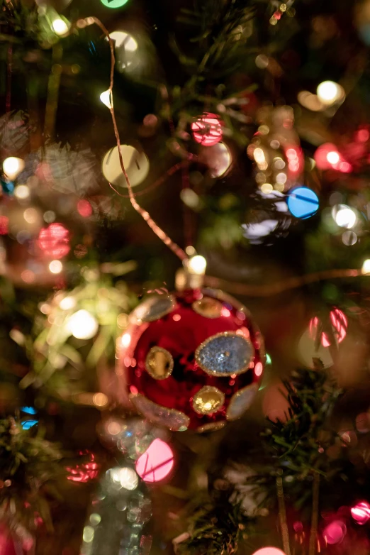 a close up of the ornaments on the christmas tree