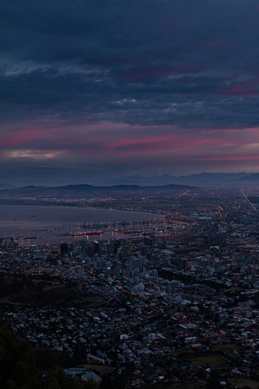 the skyline of the city of los angeles at night