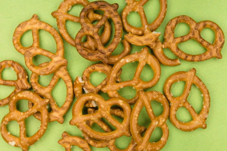 a green background has onion rings cut in several different sizes