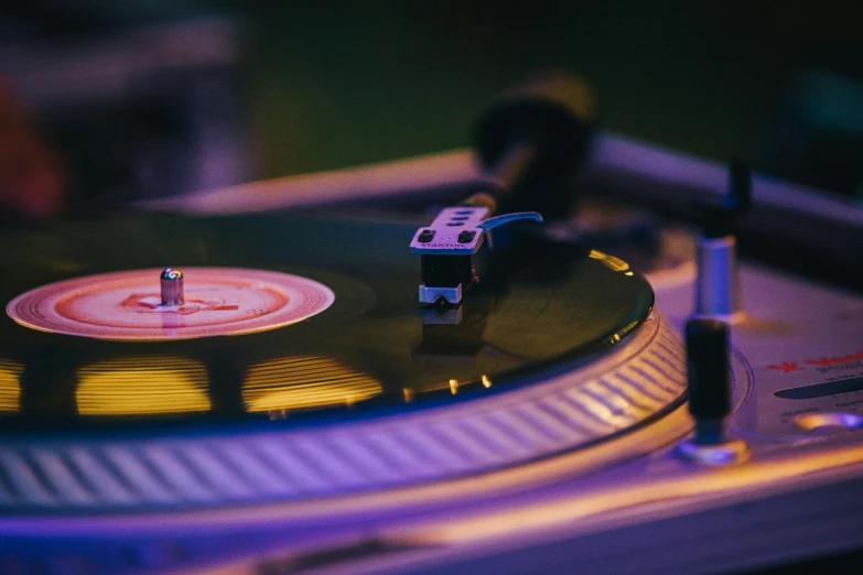 a turntable has some lights on it