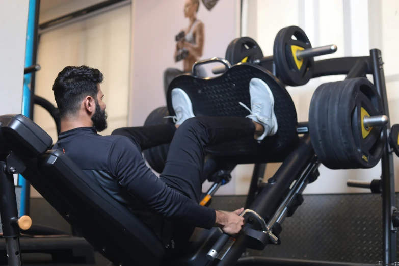 the man is doing an incline exercise on a machine