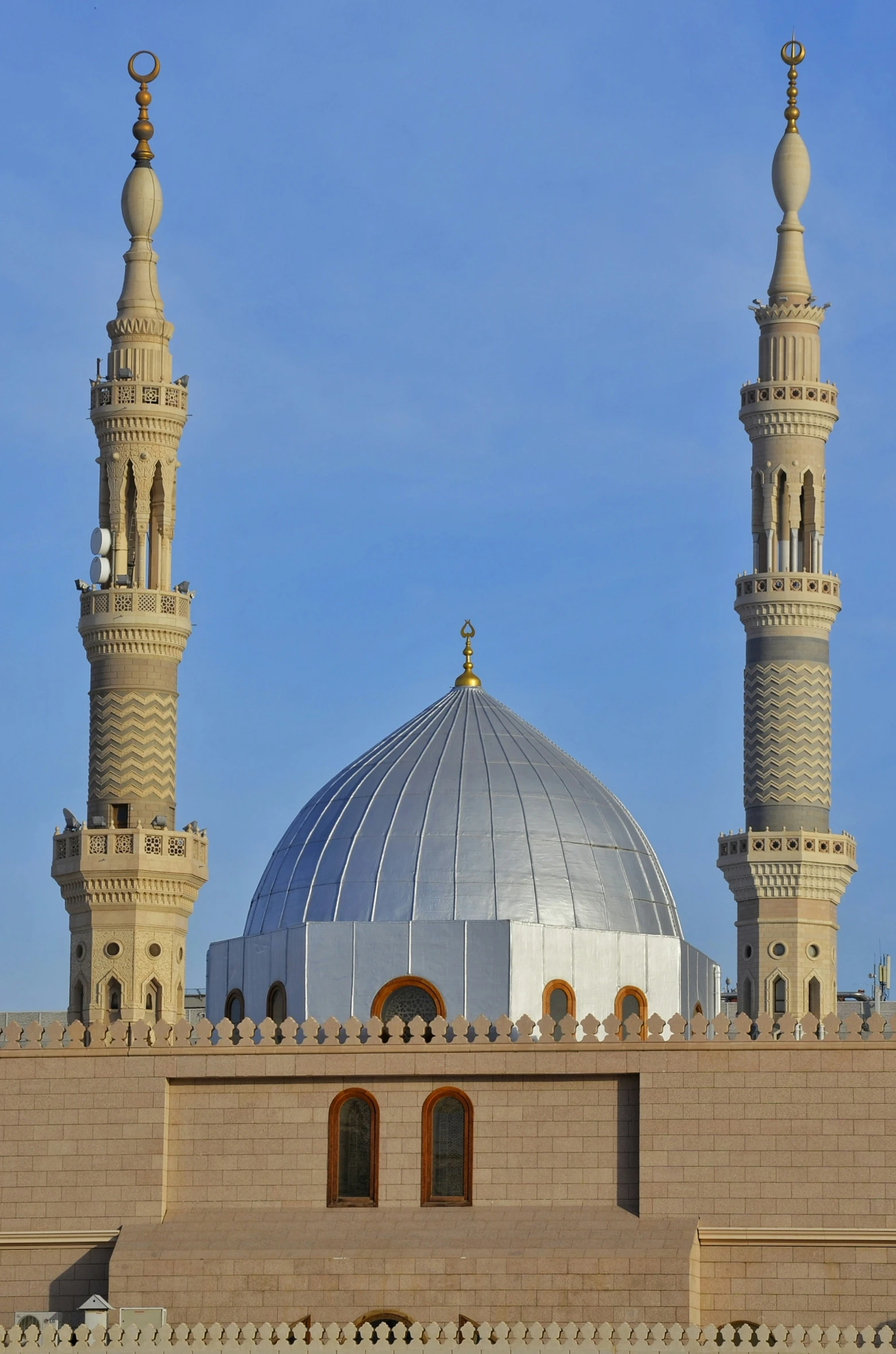 two domes are on top of the same building